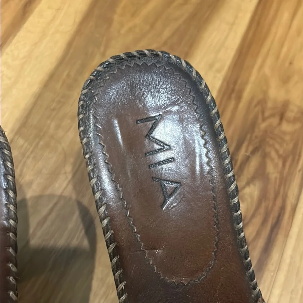 MIA Brown Sandals with Rugged Design - Picture 2 of 5